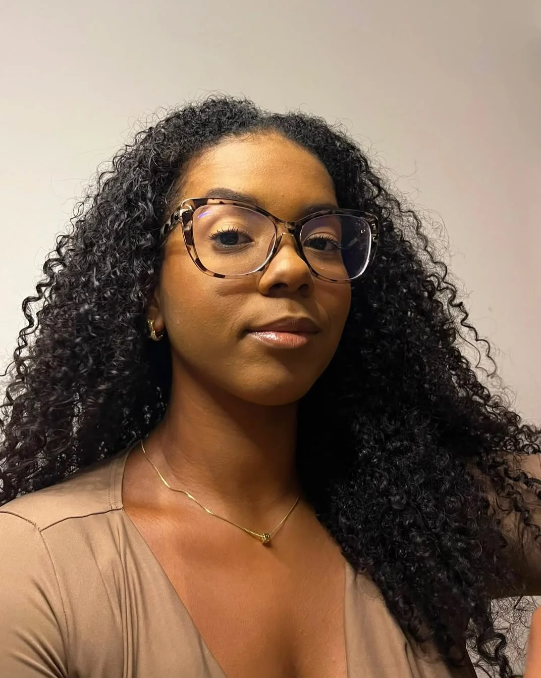 Foto de Isis Silva, participante da Mesa Redonda e Painel Empreendedor do AXYOR
